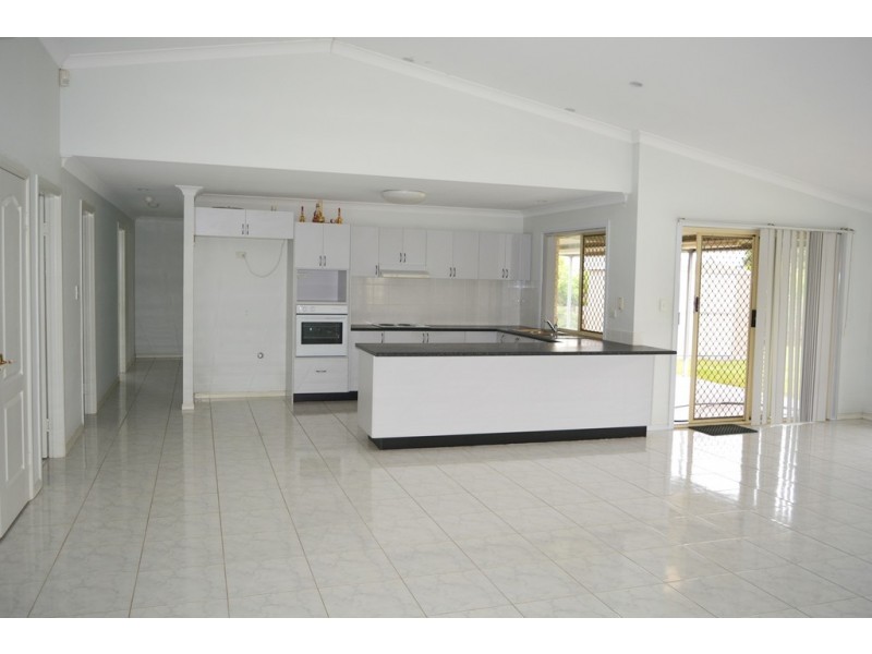 7 Gleneagles Crescent, Oxley QLD 4075