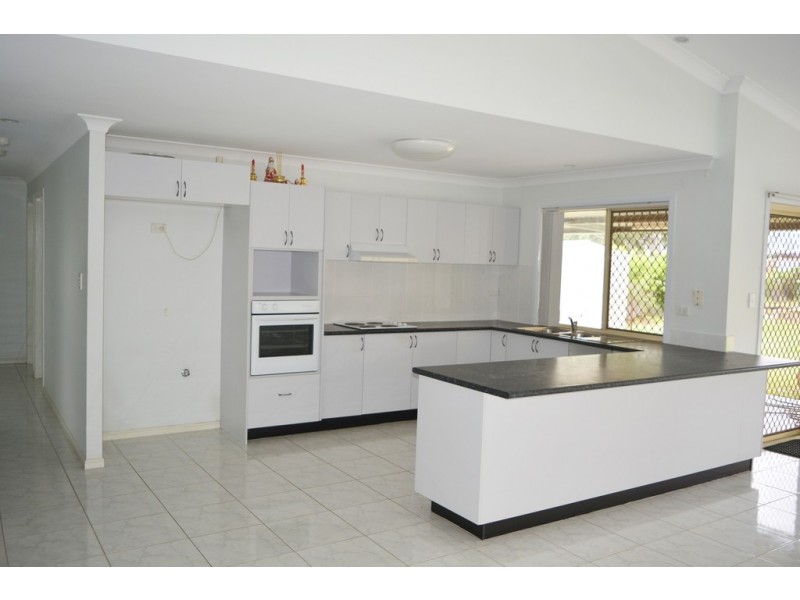 7 Gleneagles Crescent, Oxley QLD 4075