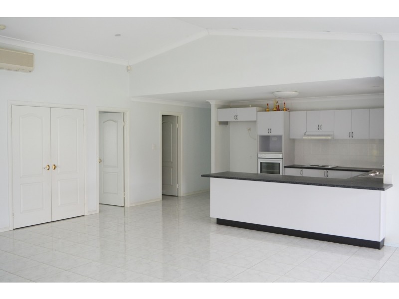 7 Gleneagles Crescent, Oxley QLD 4075