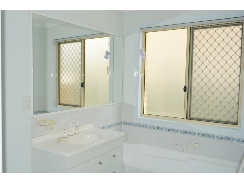 7 Gleneagles Crescent, Oxley QLD 4075