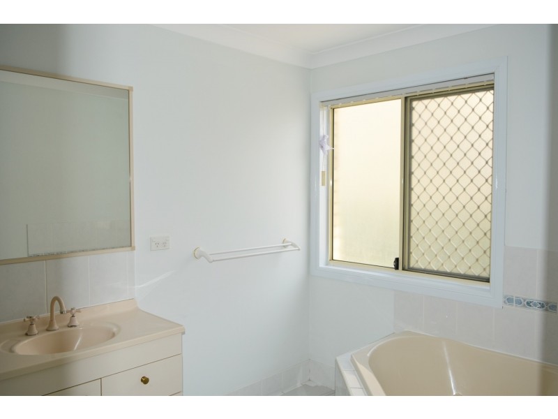 7 Gleneagles Crescent, Oxley QLD 4075