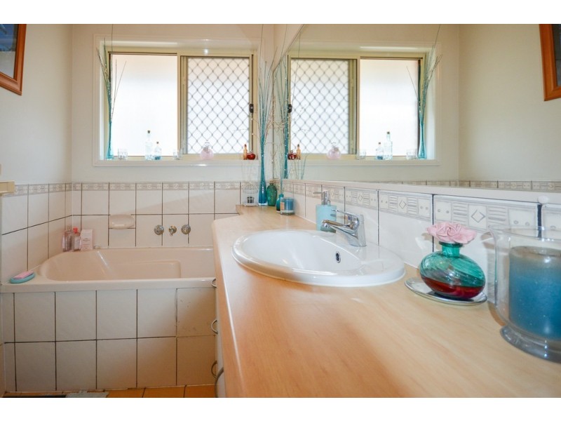 4 Greta Court, Camira QLD 4300