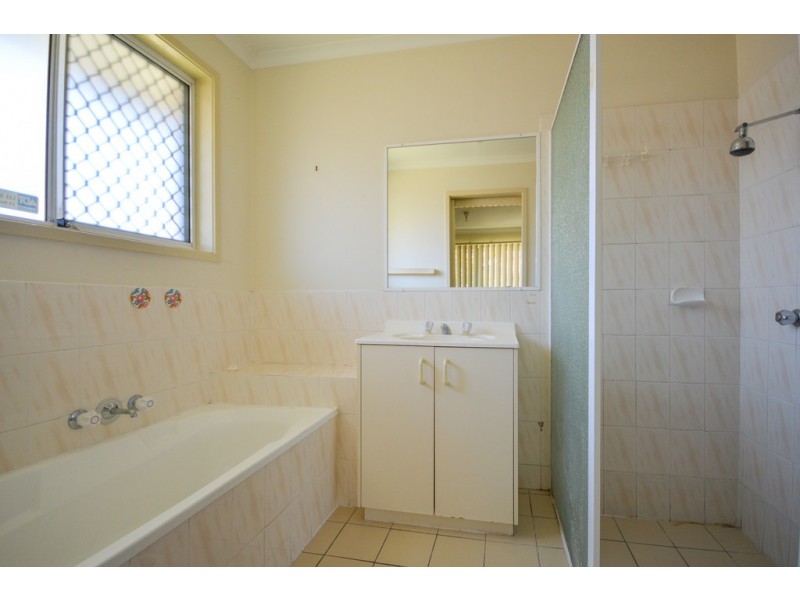 1/236 Brisbane Tce, Goodna QLD 4300