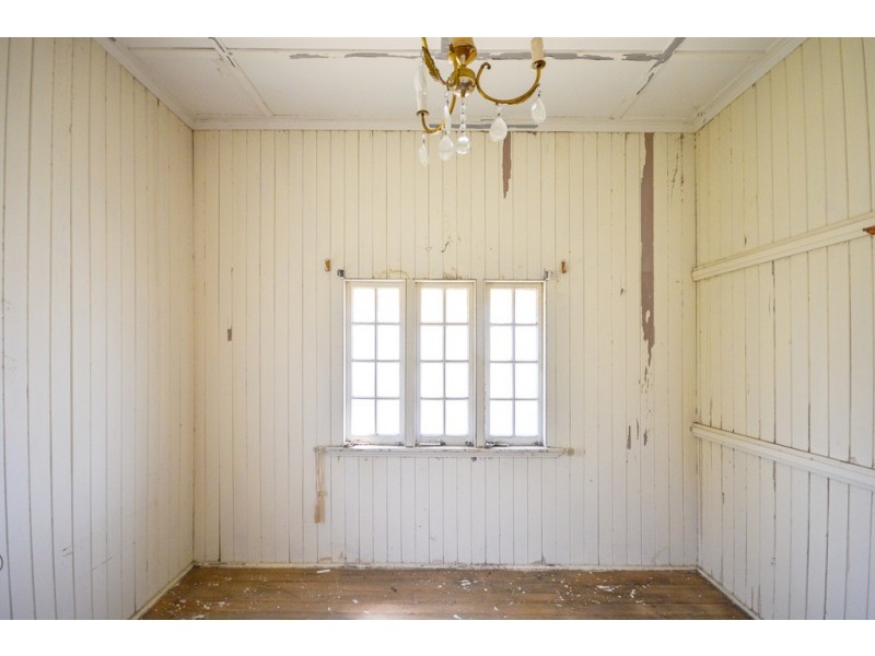 102 Smiths Road, Goodna QLD 4300