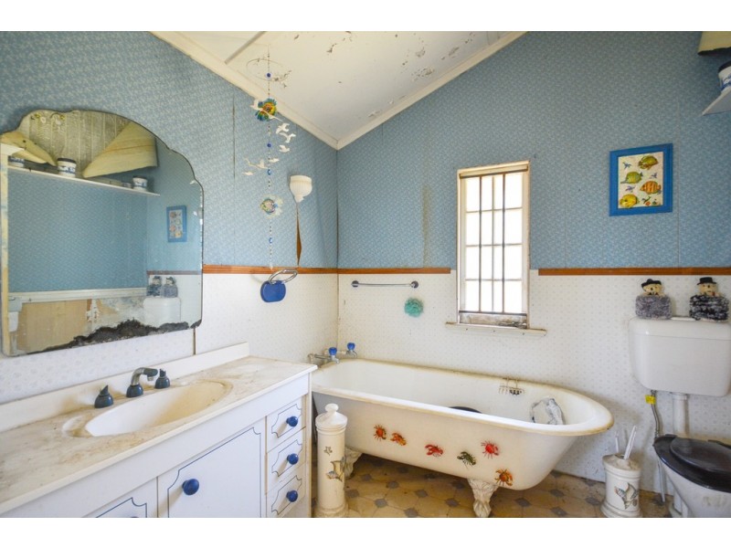 102 Smiths Road, Goodna QLD 4300