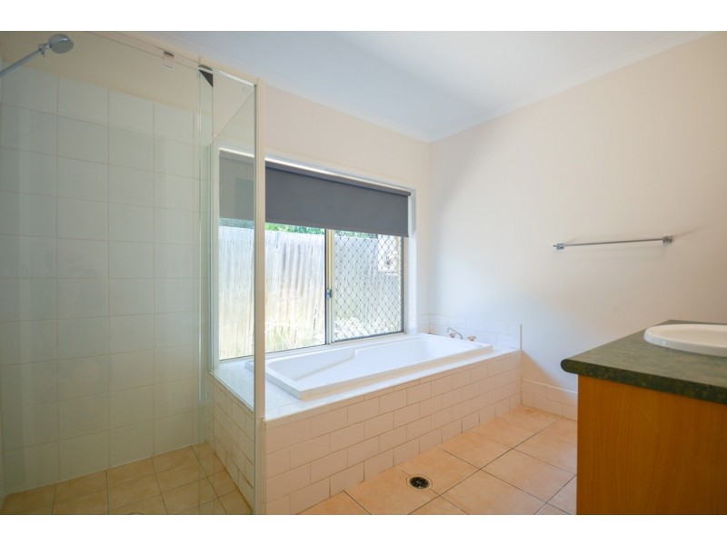25 Whitmore Crs, Goodna QLD 4300
