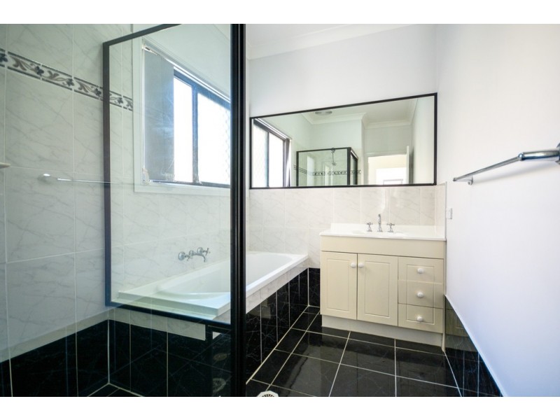 8 Forest Ridge Court, Springfield Lakes QLD 4300