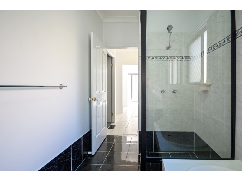 8 Forest Ridge Court, Springfield Lakes QLD 4300