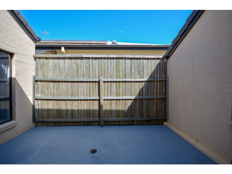 8 Forest Ridge Court, Springfield Lakes QLD 4300