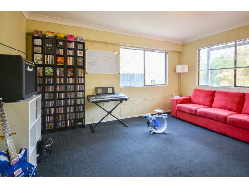 9 Surrey Road, Bellbird Park QLD 4300