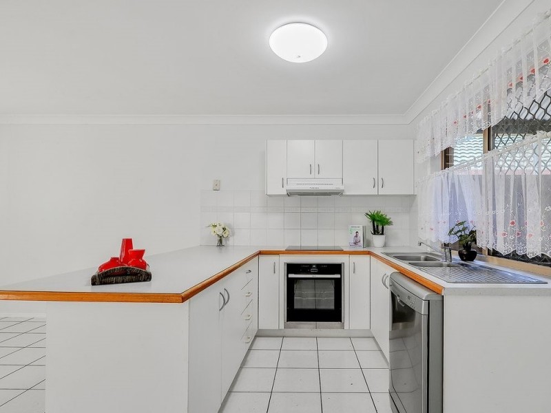 15 Baxter Crescent, Forest Lake QLD 4078