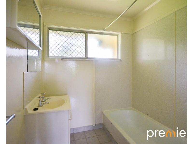 23 Gibbs Street, Riverview QLD 4303