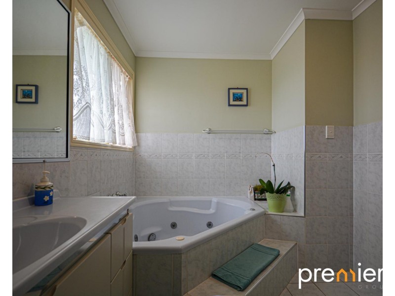 5 Hanlon Court, Collingwood Park QLD 4301