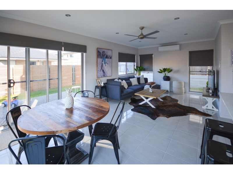 33 Serene Crescent, Springfield Lakes QLD 4300