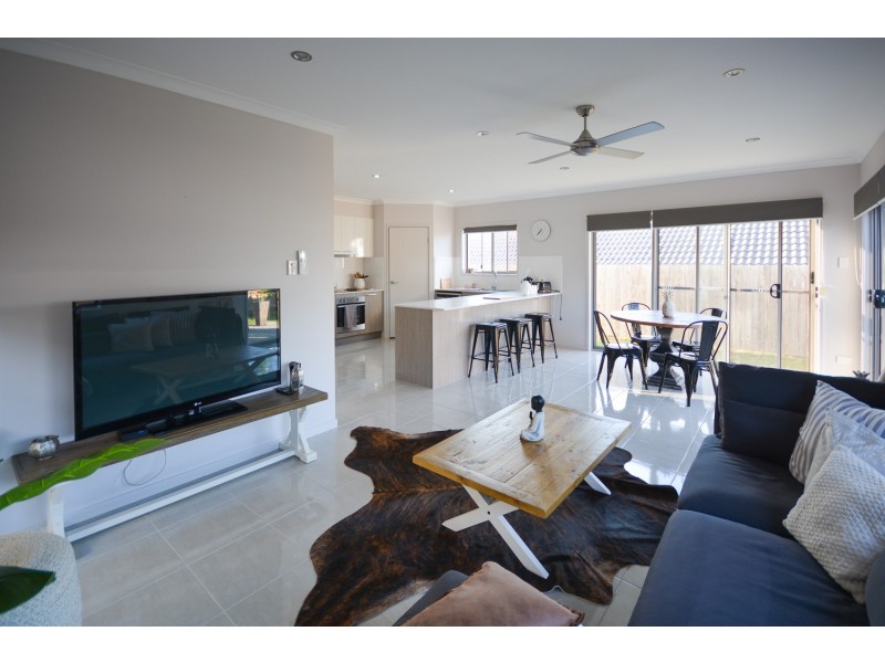 33 Serene Crescent, Springfield Lakes QLD 4300