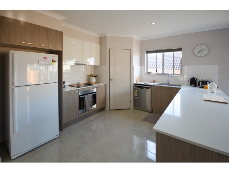 33 Serene Crescent, Springfield Lakes QLD 4300