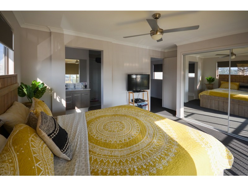 33 Serene Crescent, Springfield Lakes QLD 4300