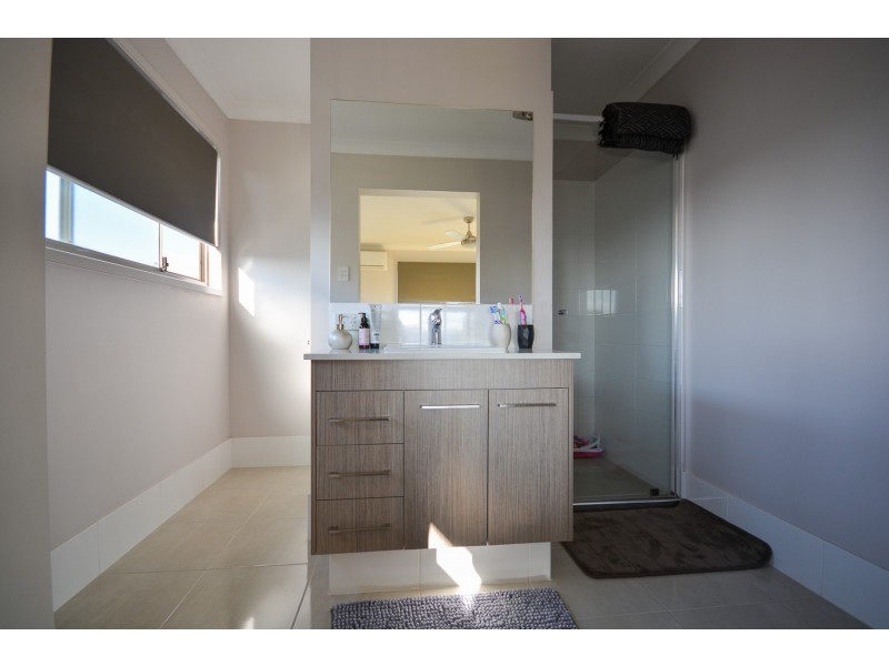 33 Serene Crescent, Springfield Lakes QLD 4300
