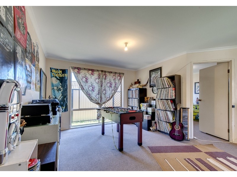 80 Federation Drive, Hillcrest QLD 4118