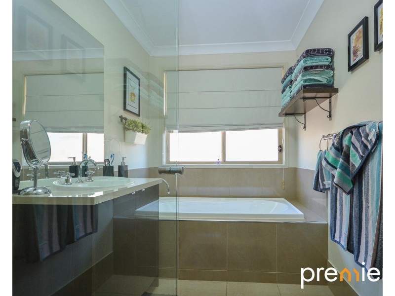 225 Jones Road, Bellbird Park QLD 4300