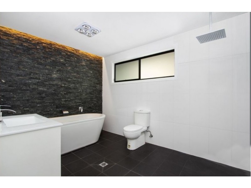 30 Lucena Crescent, Lethbridge Park NSW 2770