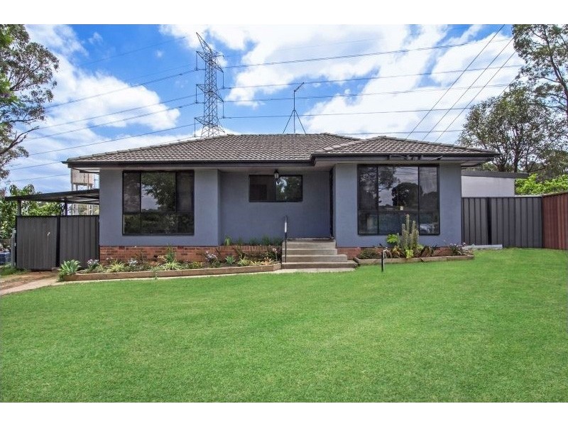 30 Lucena Crescent, Lethbridge Park NSW 2770