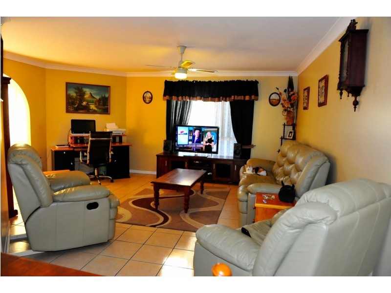 57 Phar Lap Parade, Branyan QLD 4670