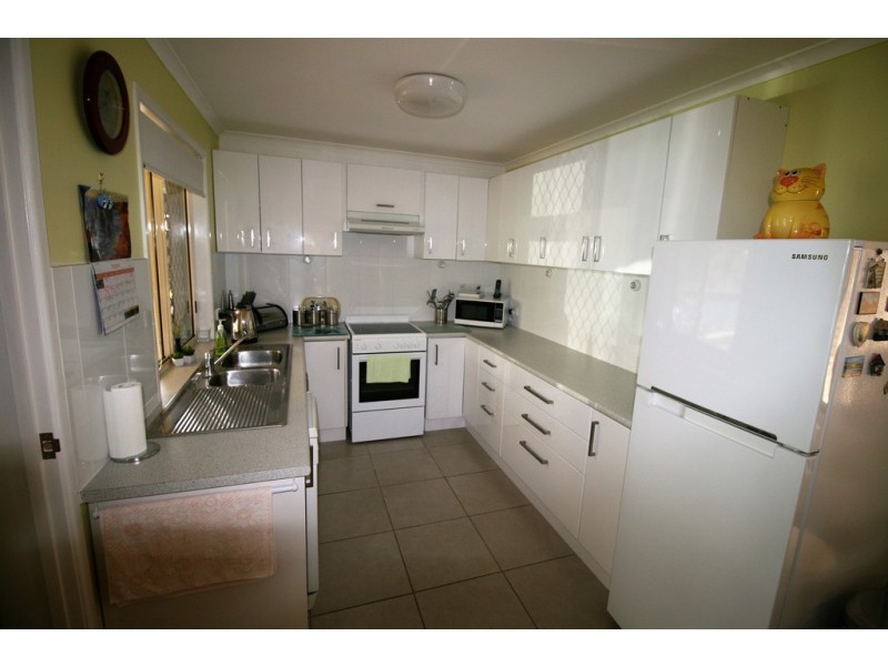 15 Swan Dr, Kalkie QLD 4670