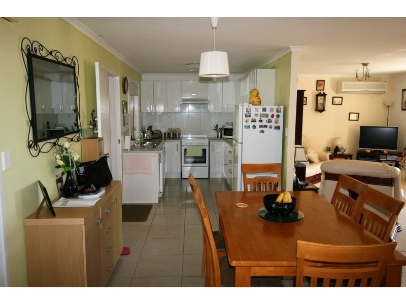15 Swan Dr, Kalkie QLD 4670