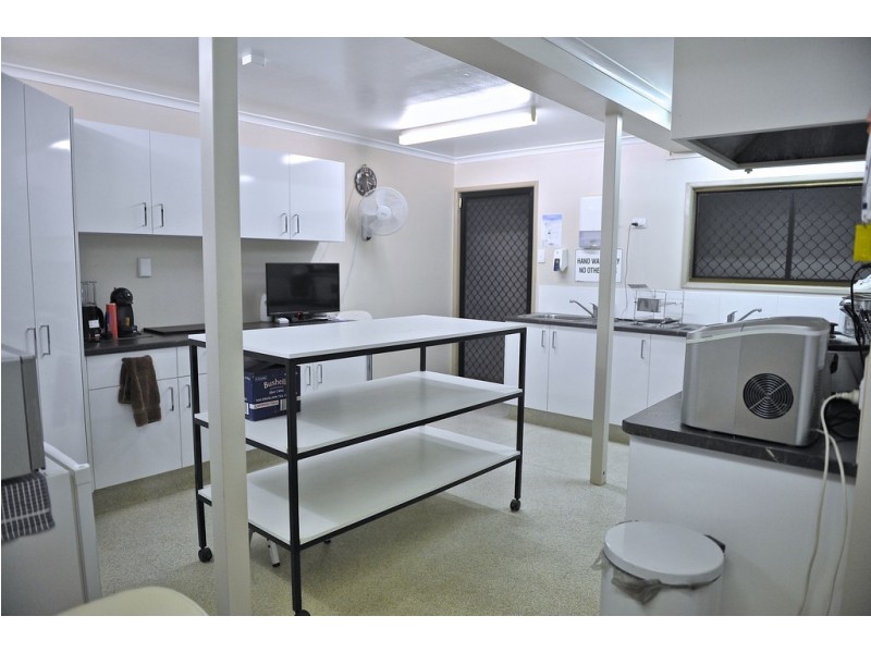 4a Hinkler Avenue, Bundaberg North QLD 4670