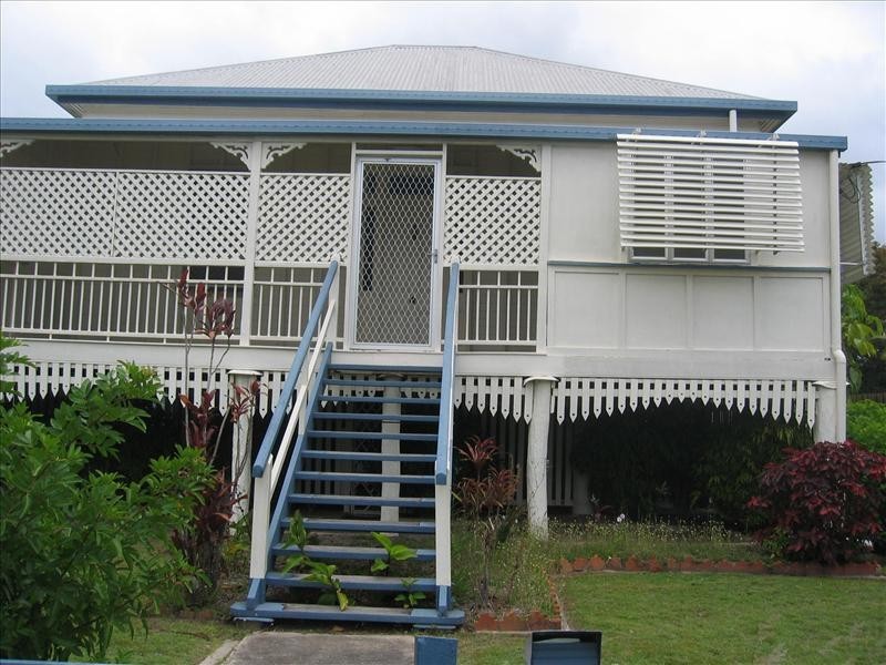 2 Bell St, Bundaberg South QLD 4670