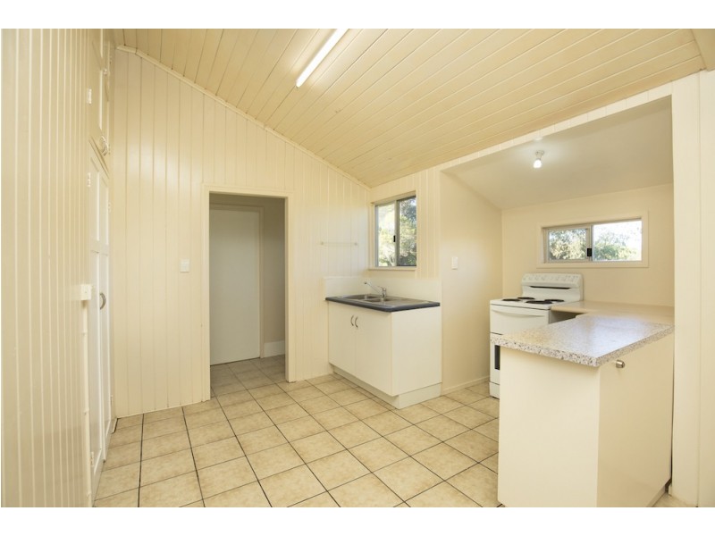 6 Moore Street, Elliott Heads QLD 4670