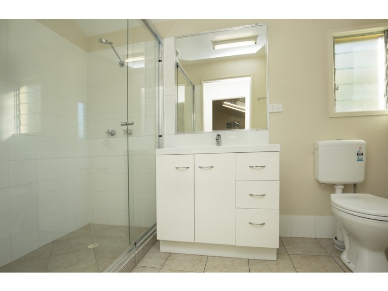 6 Moore Street, Elliott Heads QLD 4670