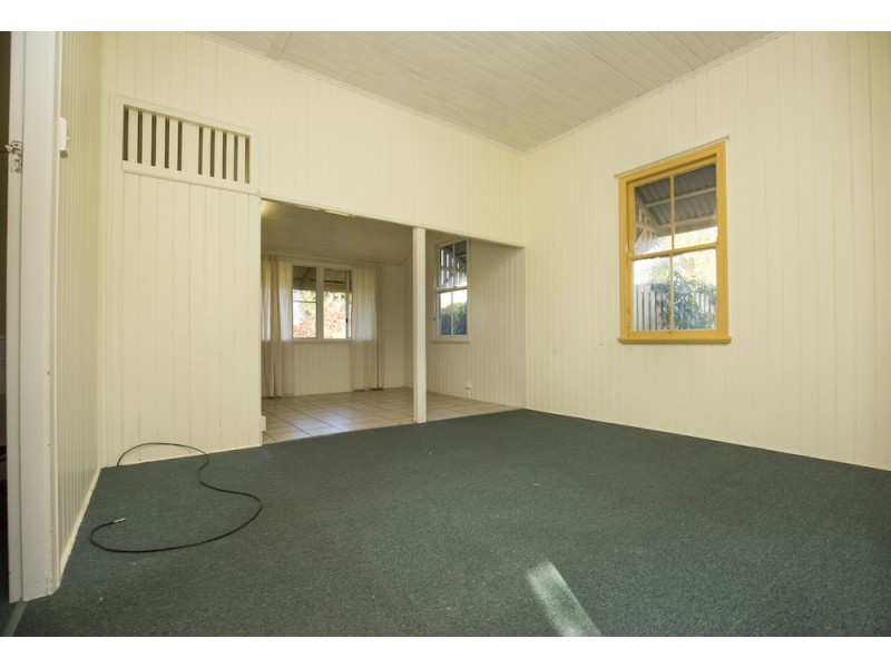 6 Moore Street, Elliott Heads QLD 4670