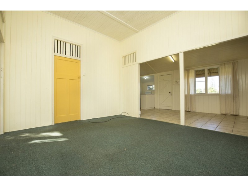 6 Moore Street, Elliott Heads QLD 4670