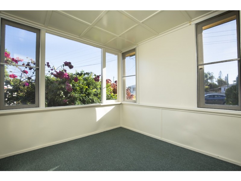 6 Moore Street, Elliott Heads QLD 4670