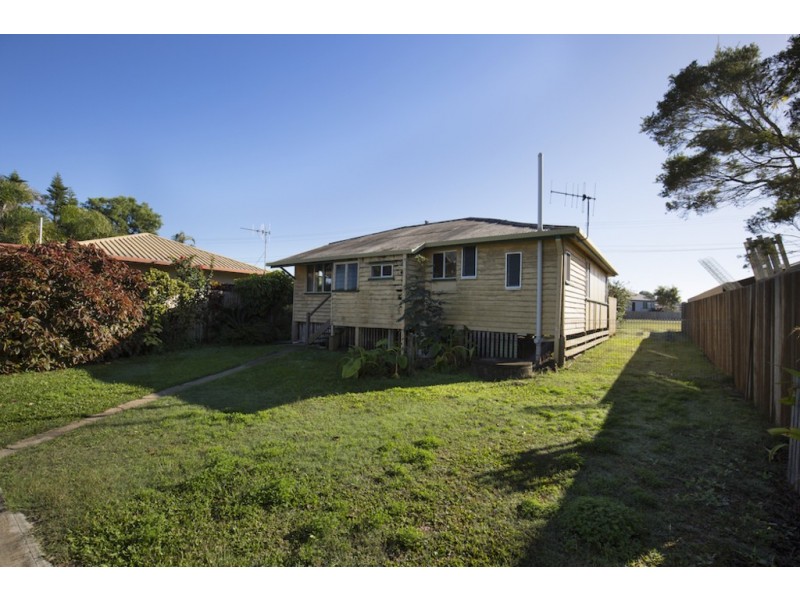 6 Moore Street, Elliott Heads QLD 4670