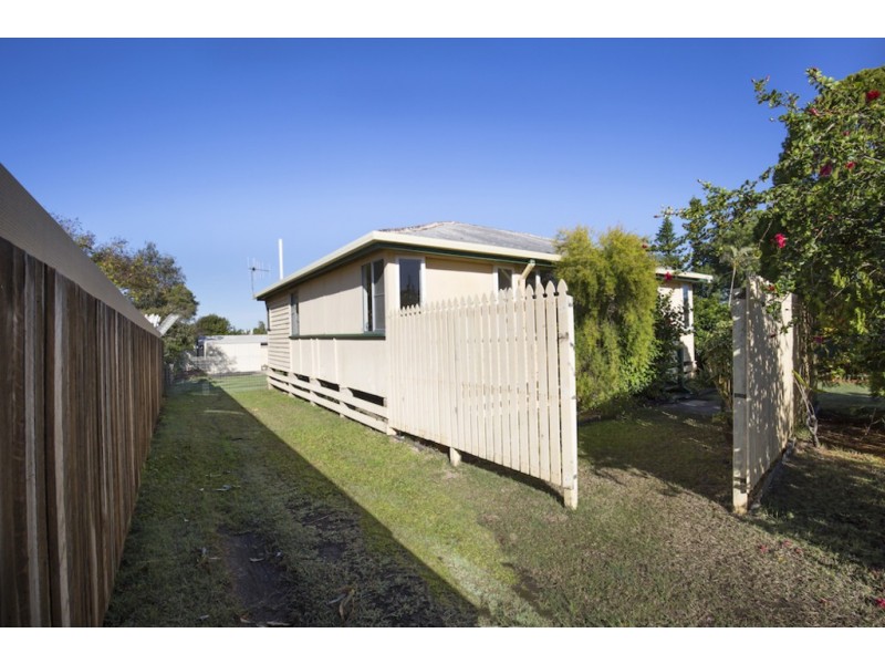 6 Moore Street, Elliott Heads QLD 4670