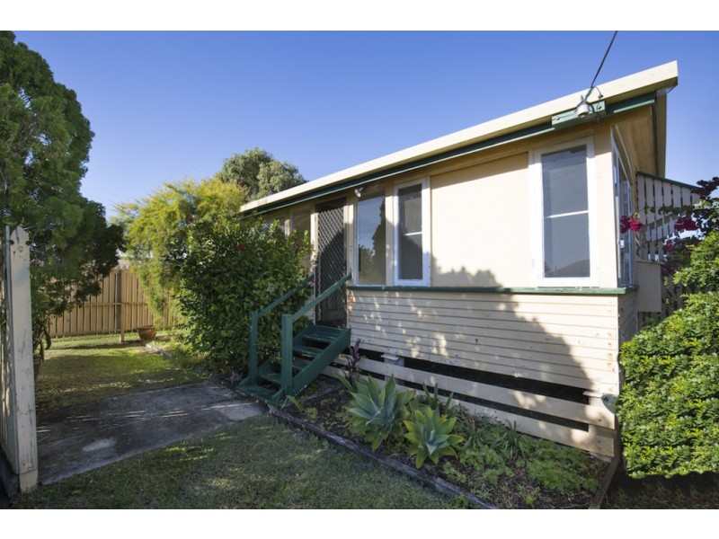 6 Moore Street, Elliott Heads QLD 4670