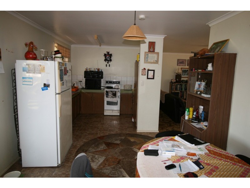 8 Forsyth Street, Gin Gin QLD 4671