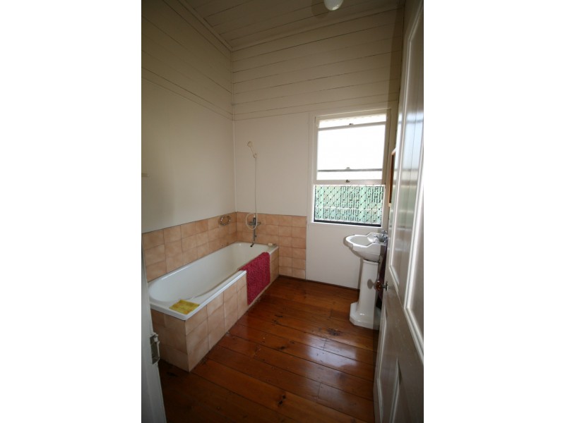 15 Laack Street, Kepnock QLD 4670