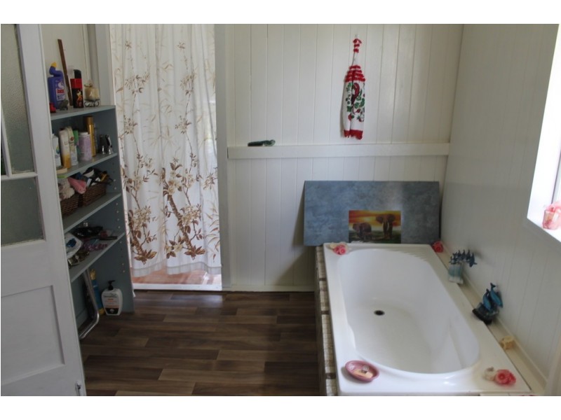11 Main Street, Cloyna QLD 4605