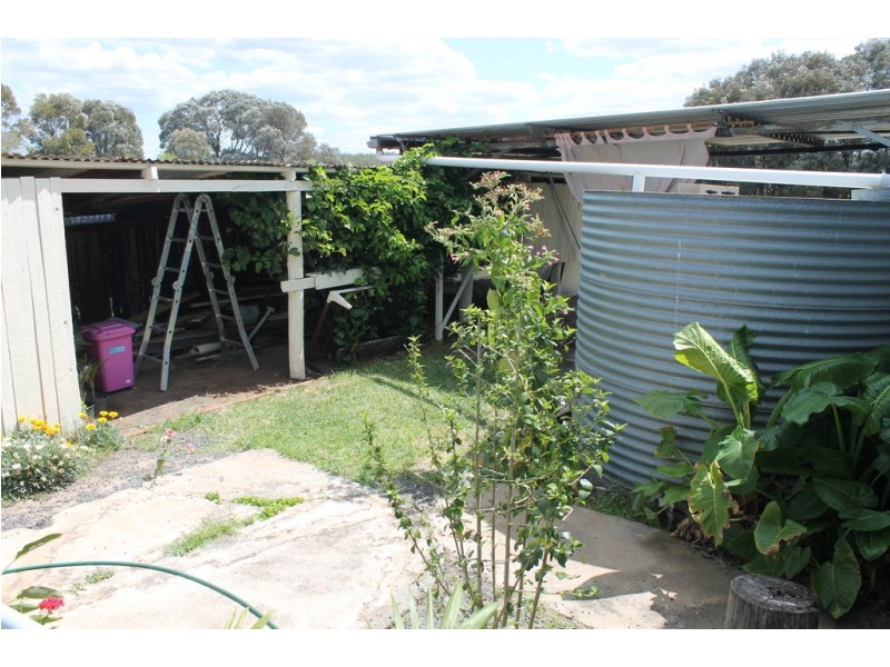11 Main Street, Cloyna QLD 4605