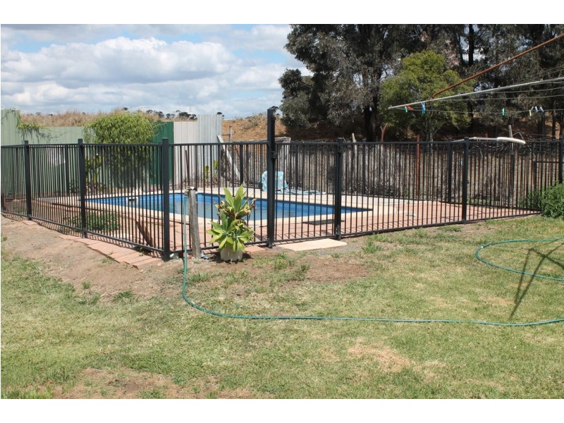 11 Main Street, Cloyna QLD 4605