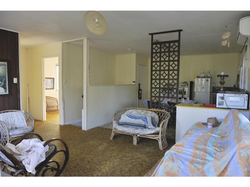 49 McIntosh Avenue, Elliott Heads QLD 4670
