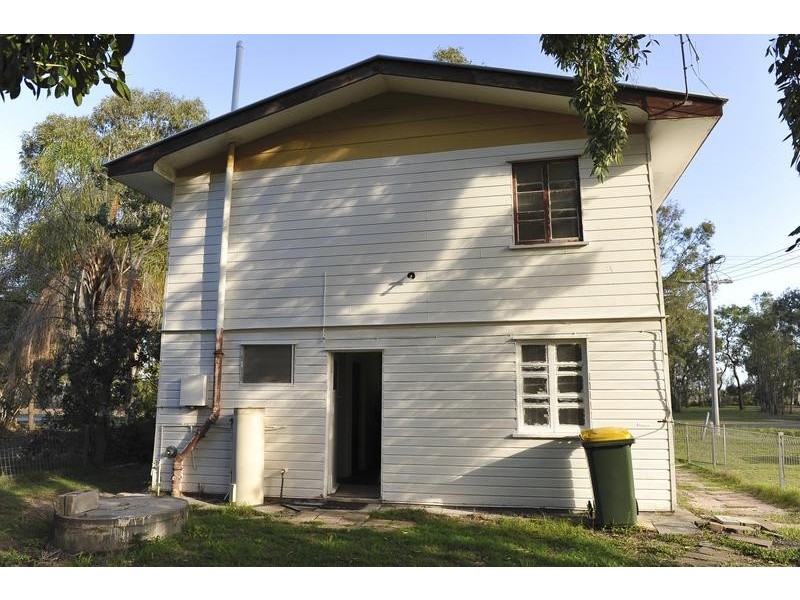 49 McIntosh Avenue, Elliott Heads QLD 4670