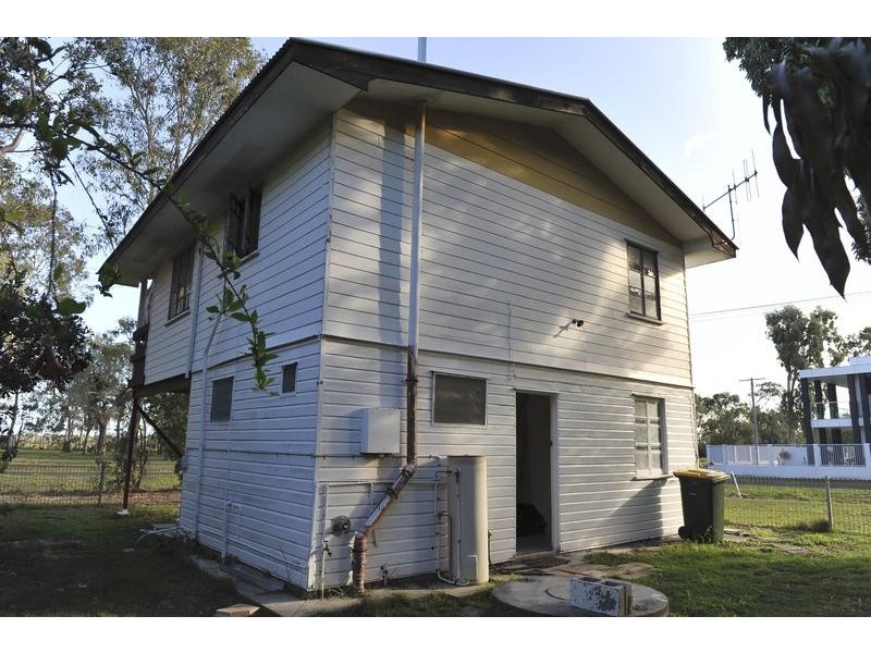 49 McIntosh Avenue, Elliott Heads QLD 4670