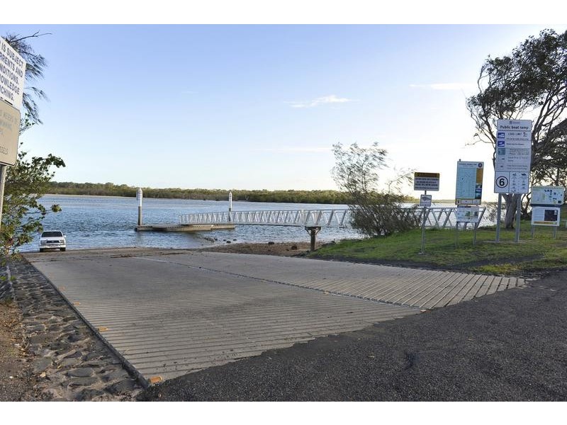 49 McIntosh Avenue, Elliott Heads QLD 4670