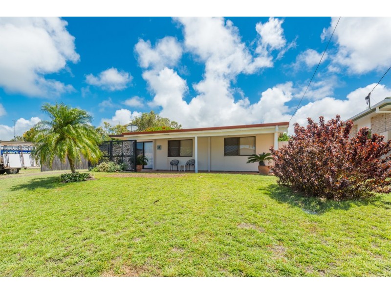 19 Palm Court, Moore Park Beach QLD 4670