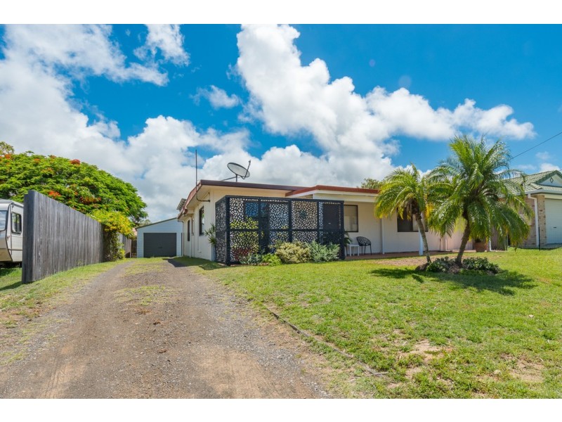 19 Palm Court, Moore Park Beach QLD 4670